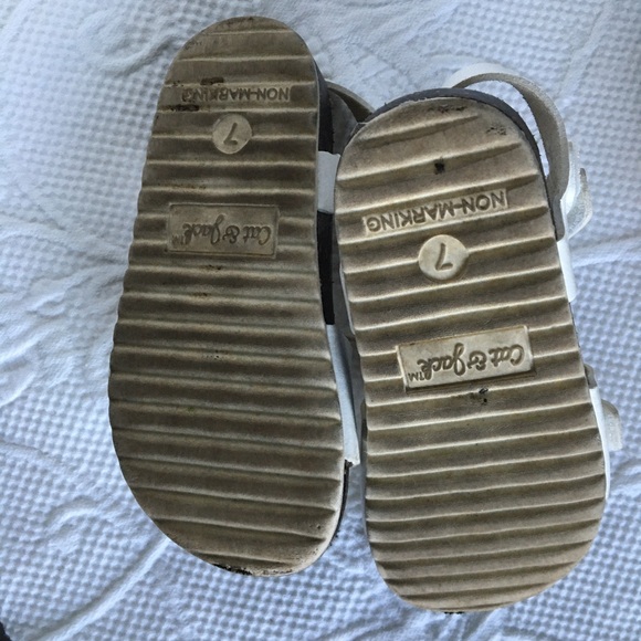 2 pairs toddler girls Velcro sandals size 7 - Picture 6 of 9